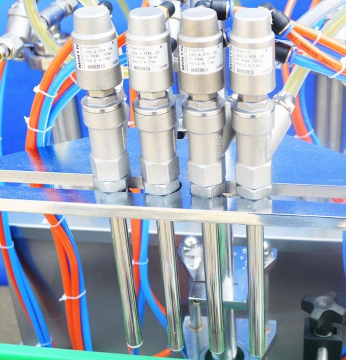 Automatski stroj za punjenje tekućine u staklenoj boci