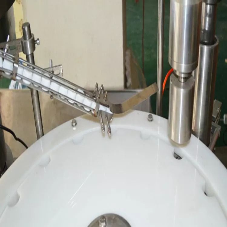 Stroj za zatvaranje boca od nehrđajućeg čelika koji se koristi u medicini